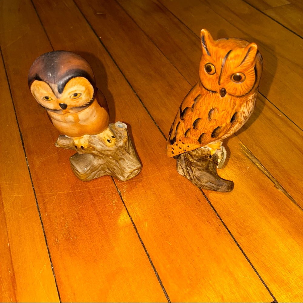 Vintage Set (2) Owl Ceramic Figurines Collectible Decor Both 4in. Logs Trinket